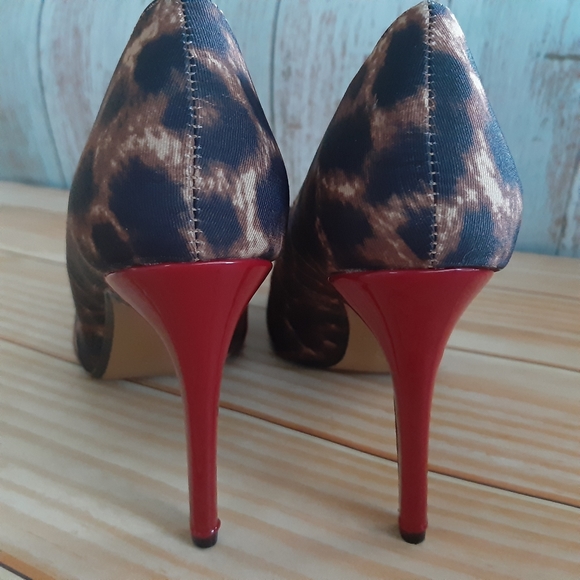 Betsey Johnson Bret Pump Animal Print Heels - Picture 3 of 7